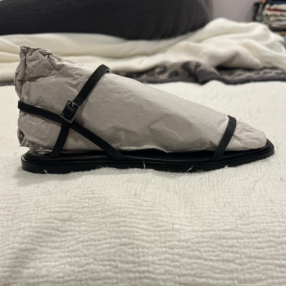 Reformation Black Minimalist Square-Toe Leather Sandals - Picture 6 of 12